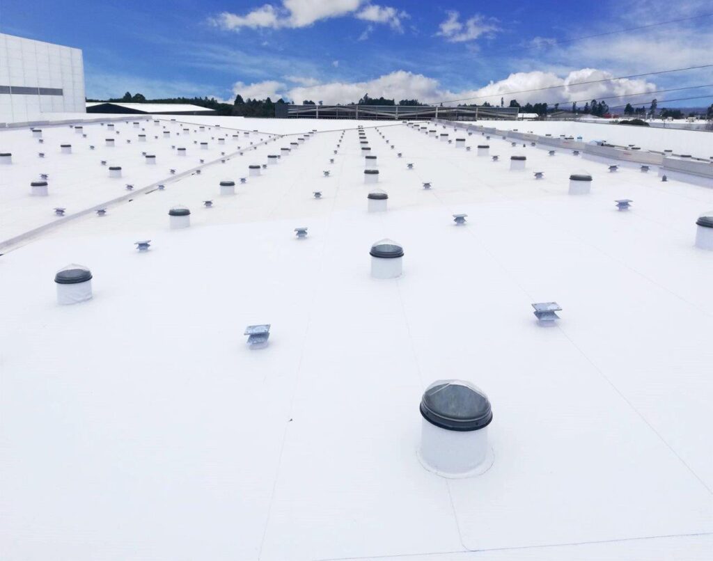 Zdjecie świetlików rurowych montowanych przez Tubelight Poland.